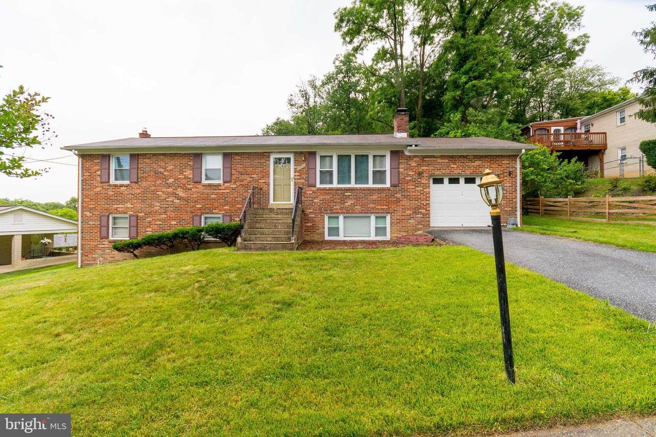 2011 Trafalgar Dr - Photo 1