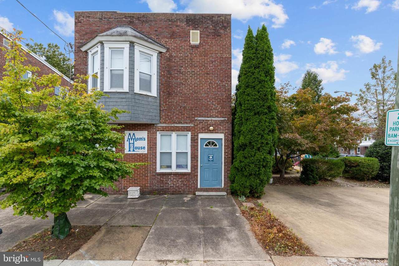 1718 Howland Street - Photo 1