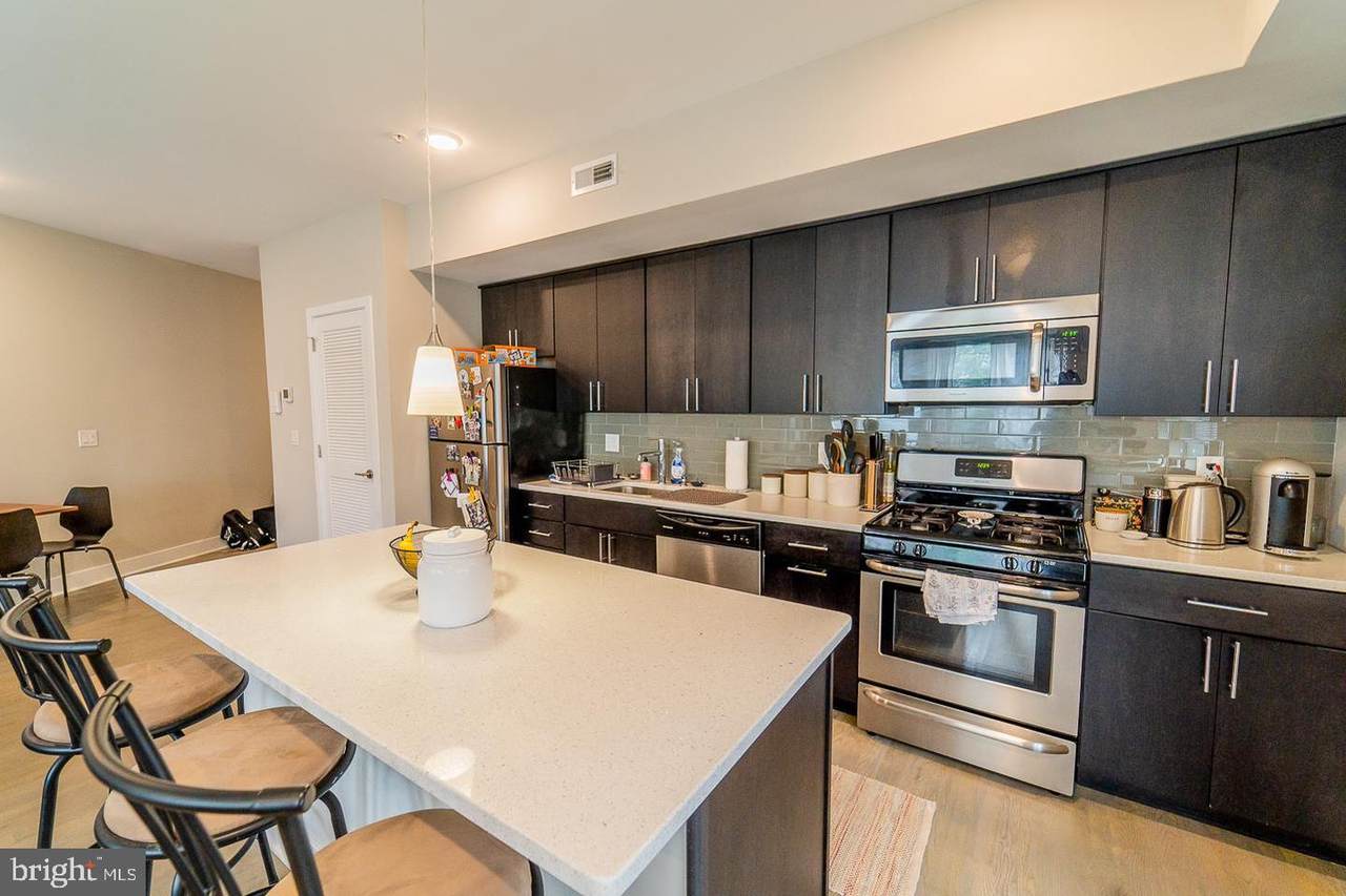 1607 Catharine Street - Photo 1