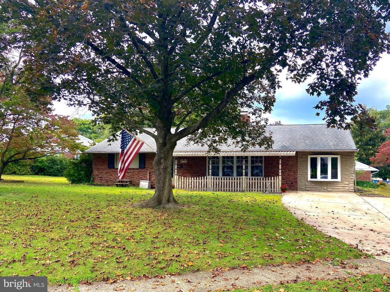 208 Memorial Avenue - Photo 1