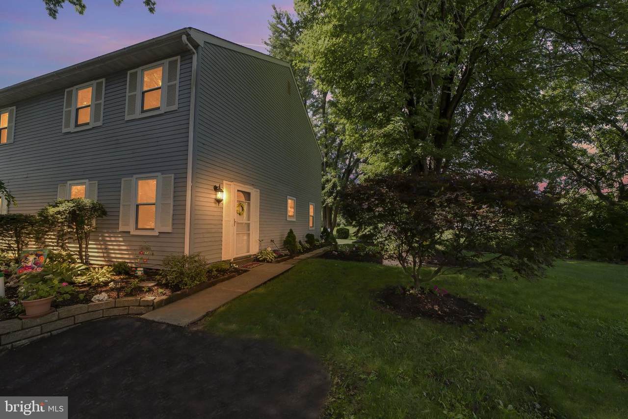 350 Conestoga Way - Photo 1