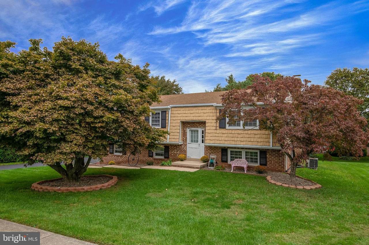 611 6TH Street - Photo 1