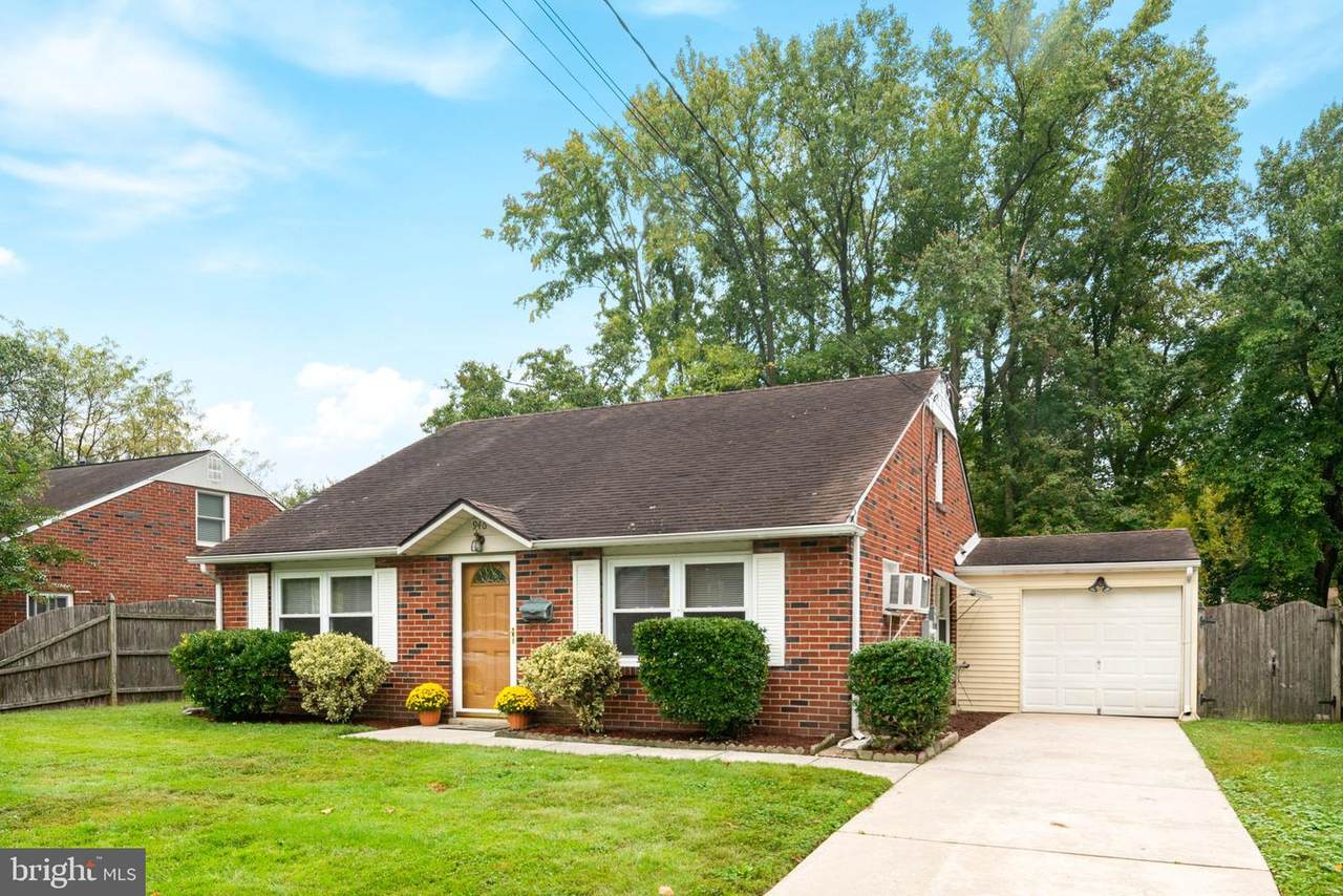 946 Chesterfield - Photo 1