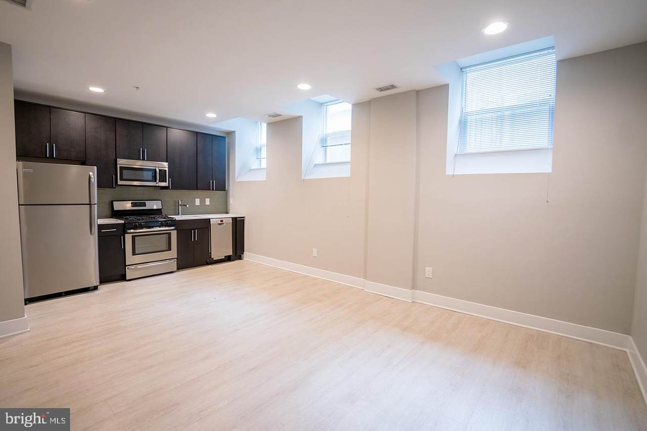 1607 Catharine Street - Photo 1