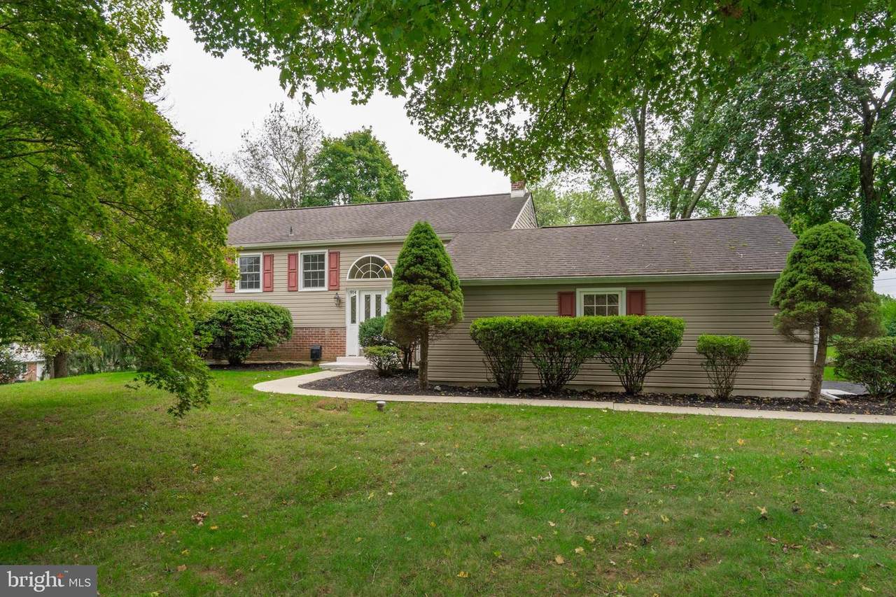 914 Vista Drive - Photo 1