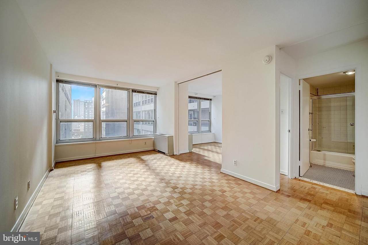 226 Rittenhouse Square - Photo 1