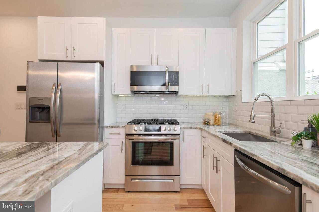 2505 Mascher Street - Photo 1