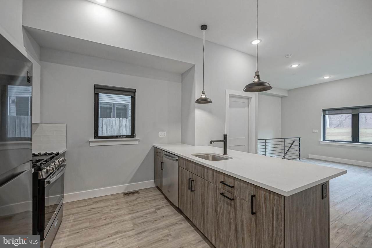 845 15TH Street - Photo 1