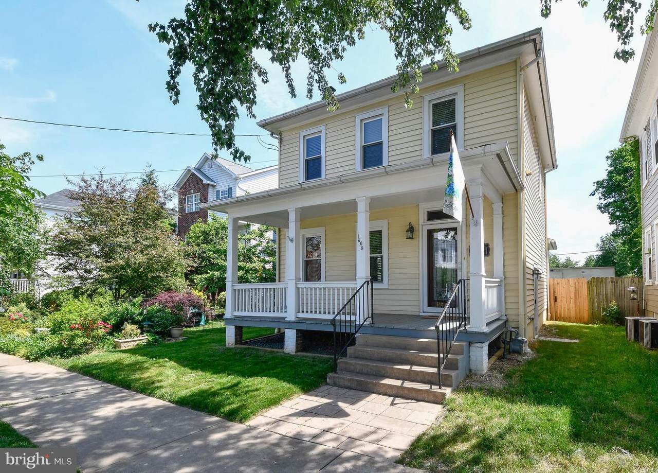 1609 Charles Street - Photo 1