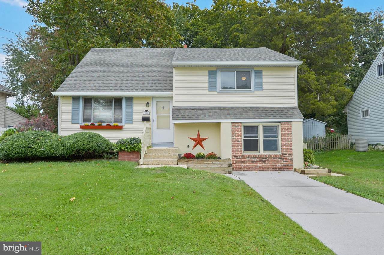 605 Spruce Avenue - Photo 1