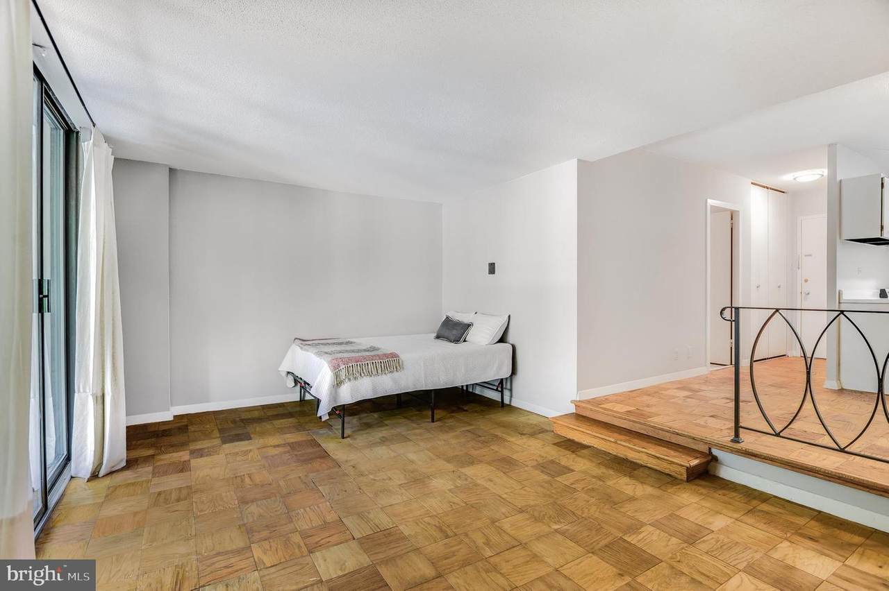 2201 L Street - Photo 1