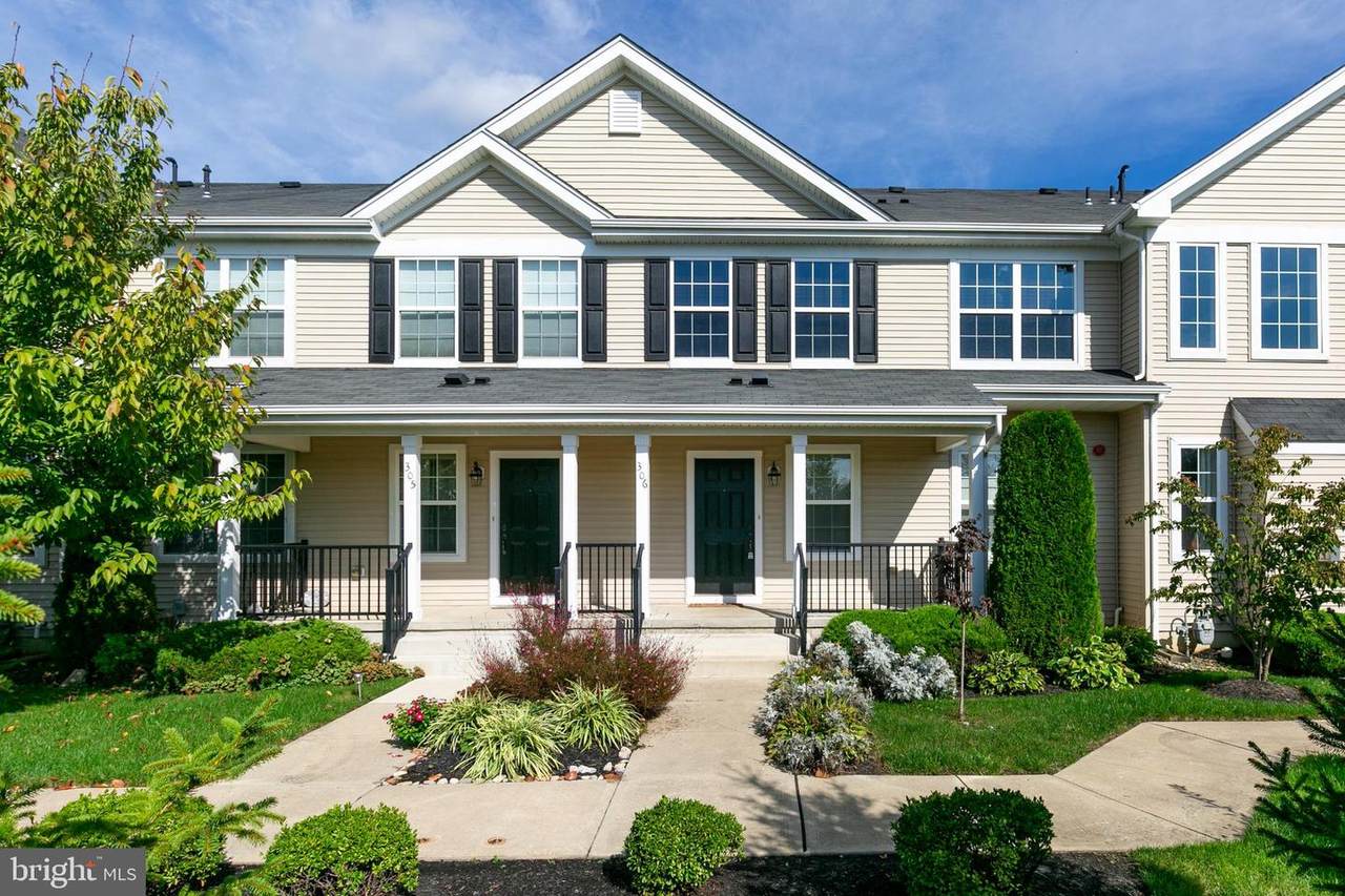 306 Lexington - Photo 1