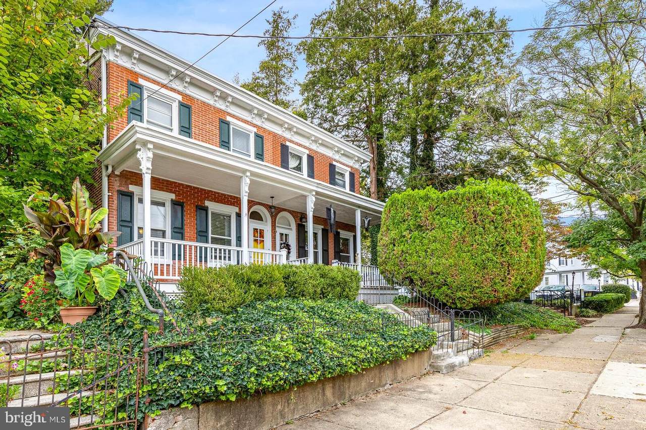 1617 Lincoln - Photo 1