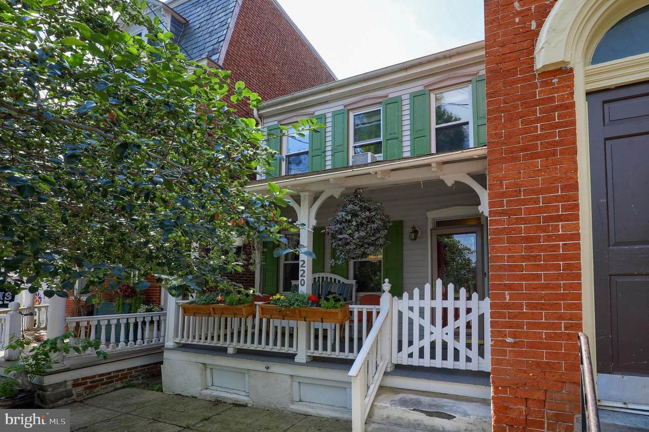 220 Lemon Street - Photo 1
