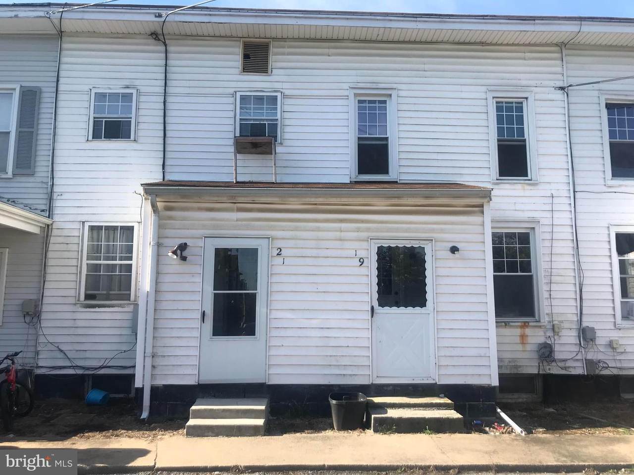 15-17, 19-21 Kenneth Avenue - Photo 1
