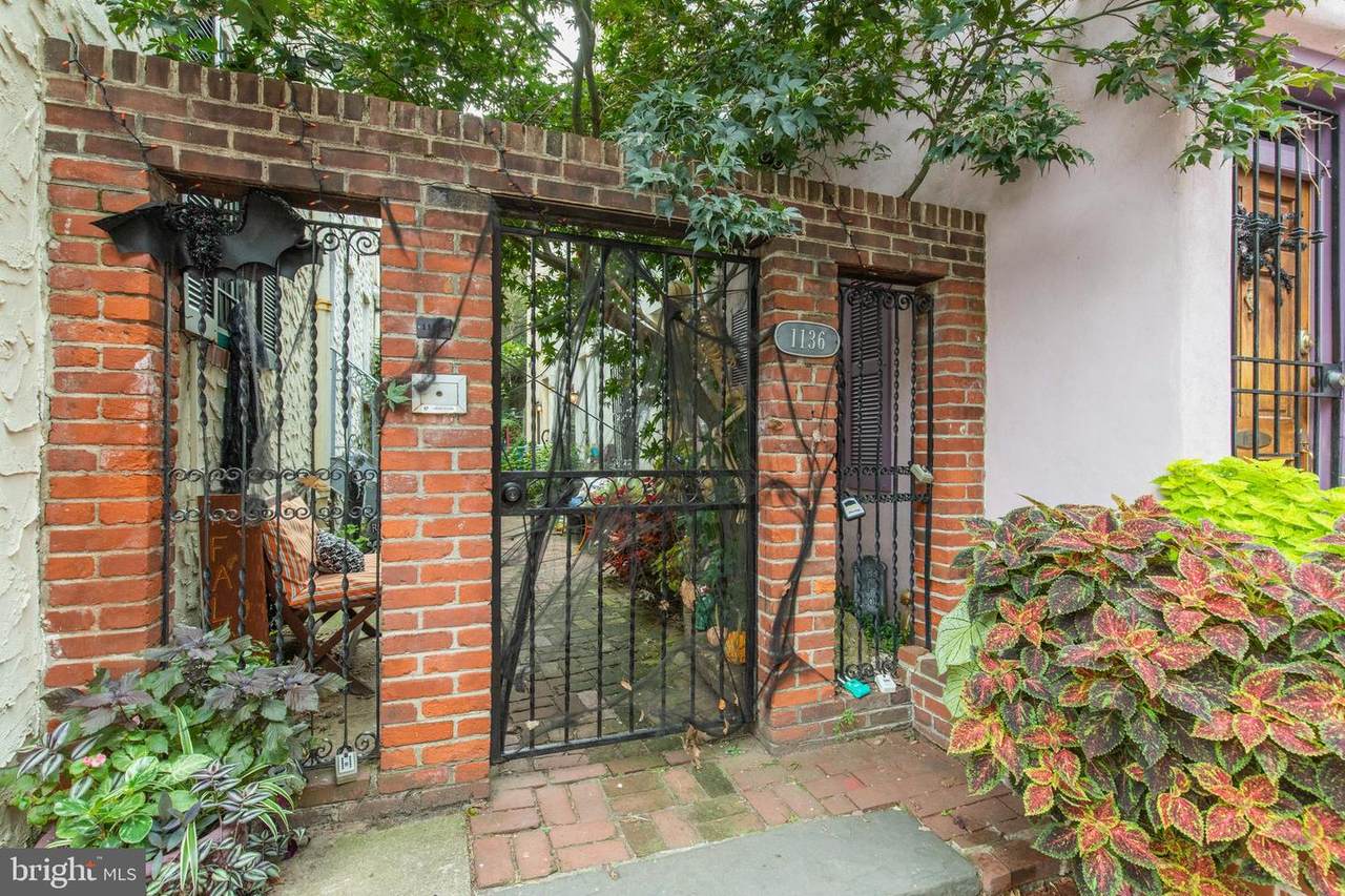 1136 Waverly Street - Photo 1