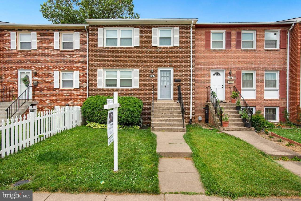 233 Meadows Lane - Photo 1