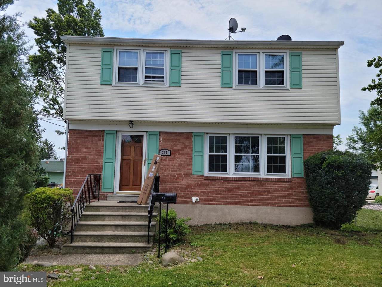 321 Massasoit Street - Photo 1