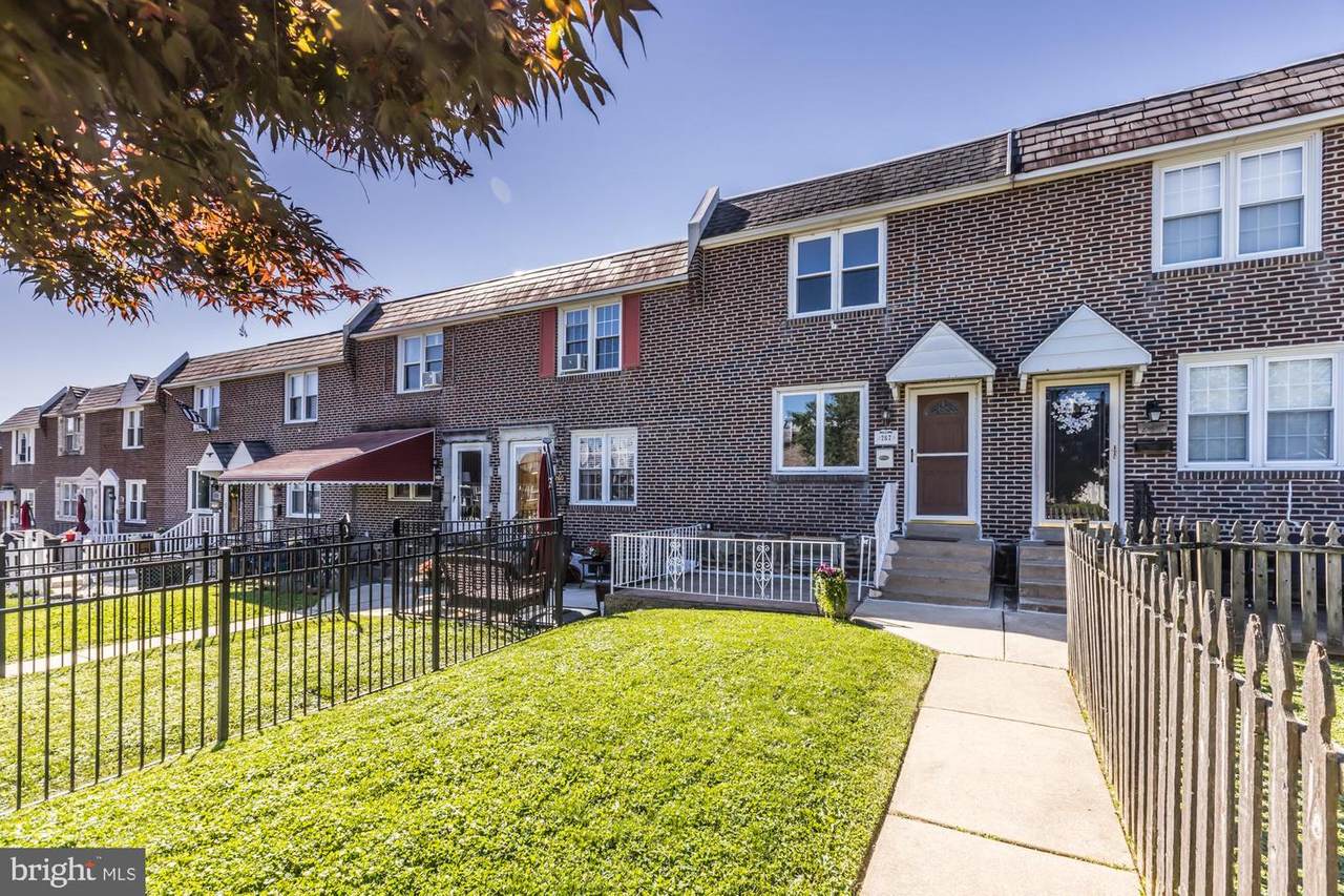 262 Crestwood Drive - Photo 1
