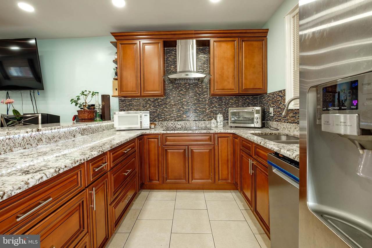 6121 Mascher Street - Photo 1