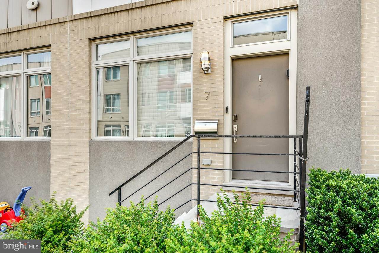 740 Columbus Boulevard - Photo 1