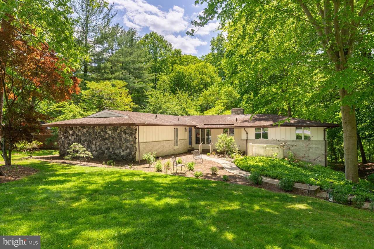 929 Coachway - Photo 1