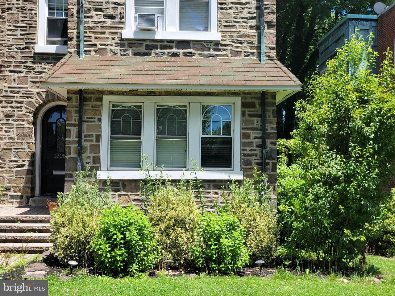 1305 Oak Street - Photo 1