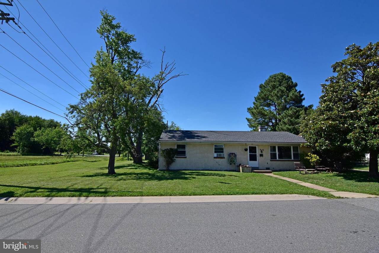 611 14TH Street - Photo 1