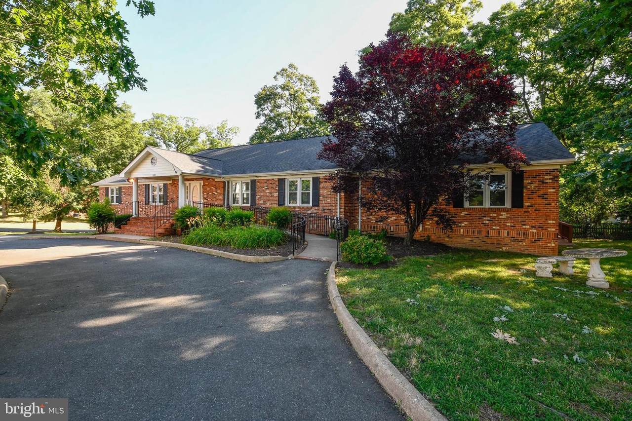 1007 Oakwood Street - Photo 1