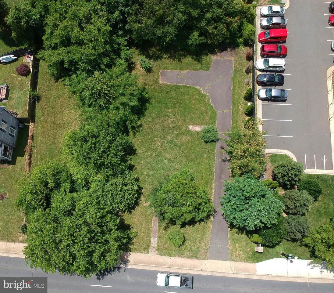 9504 Grant Avenue - Photo 1