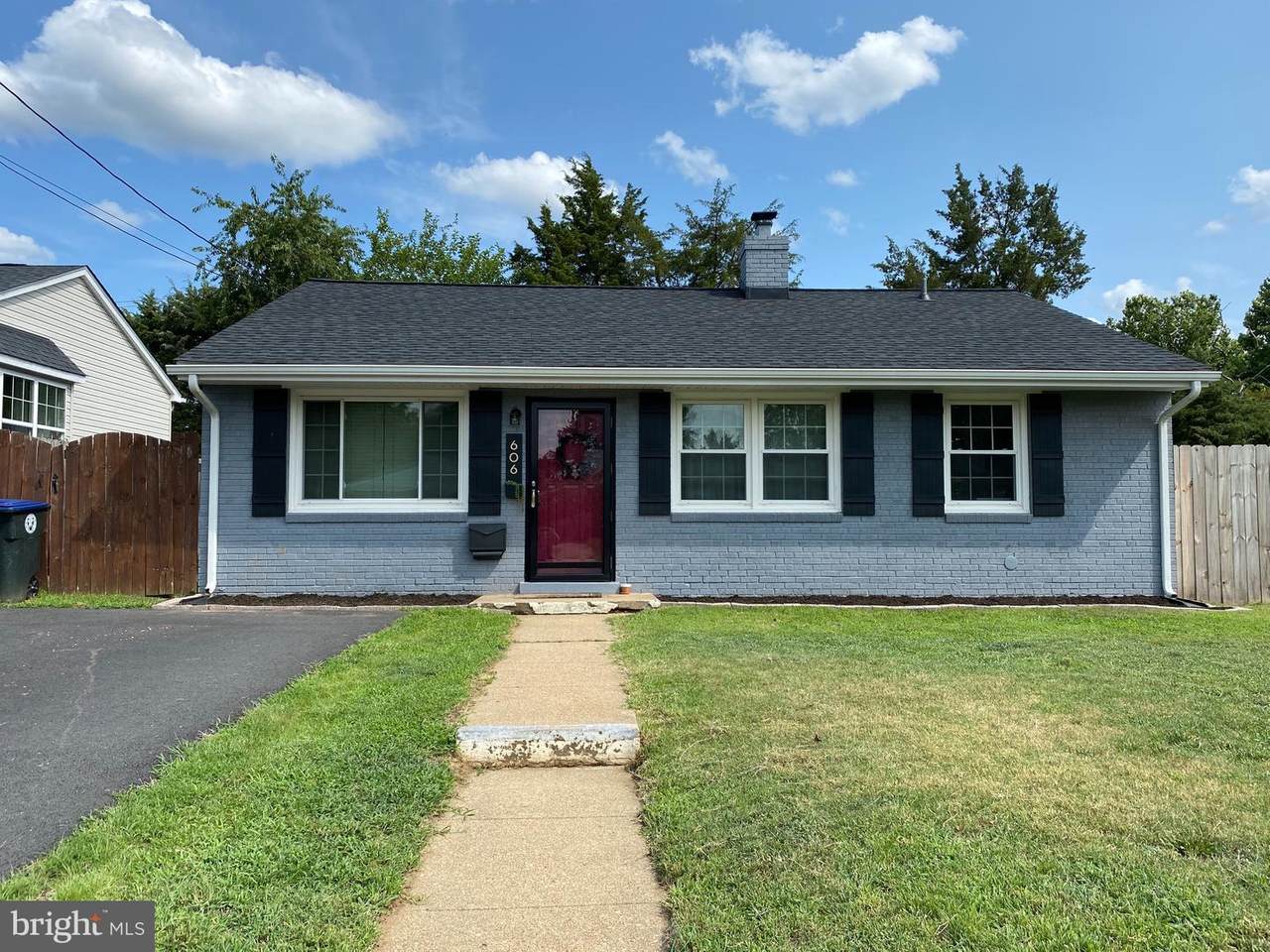 606 Woodford Street - Photo 1