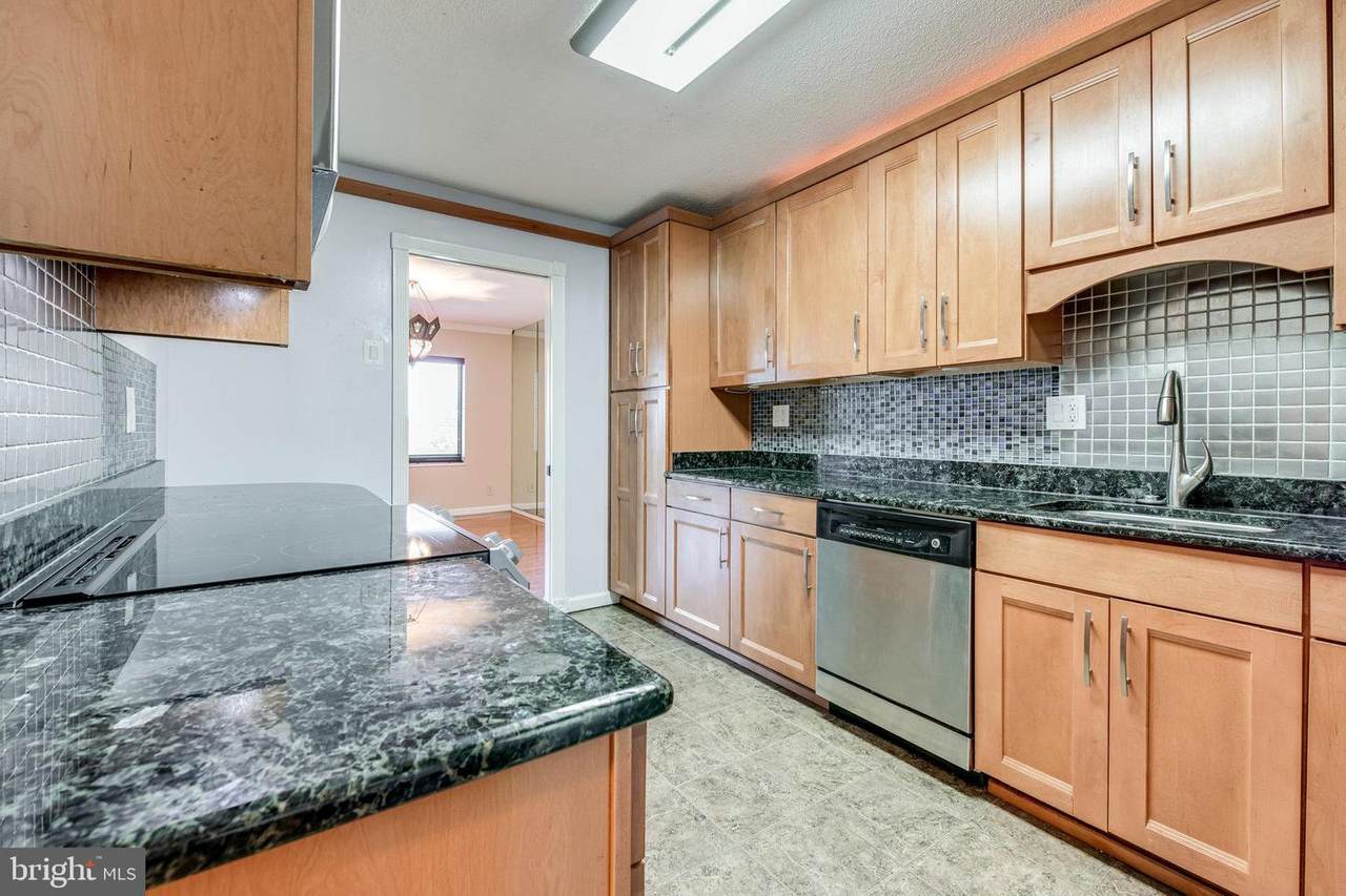 309 Yoakum Parkway - Photo 1