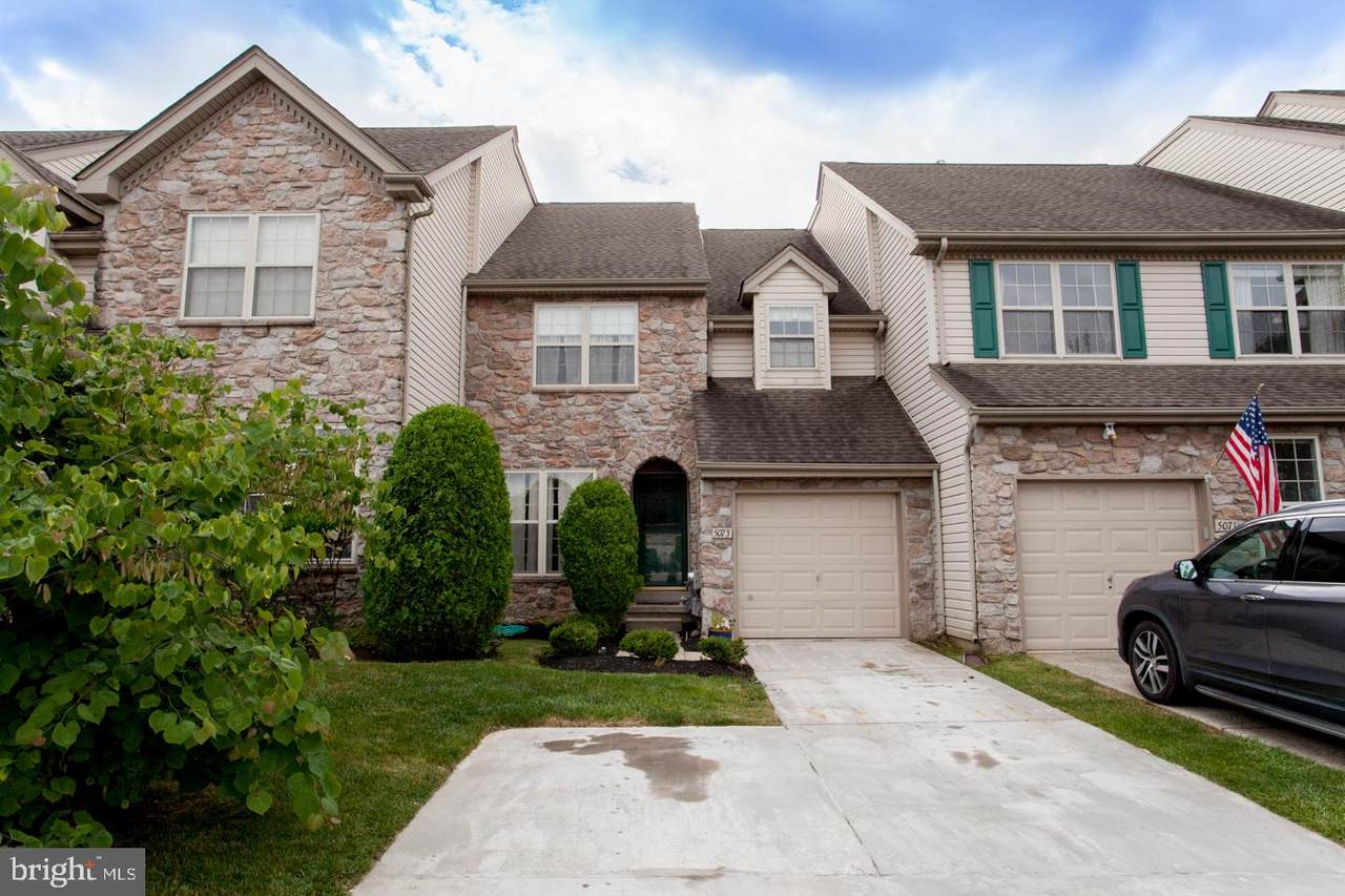 5073 Beacon Hill Court - Photo 1