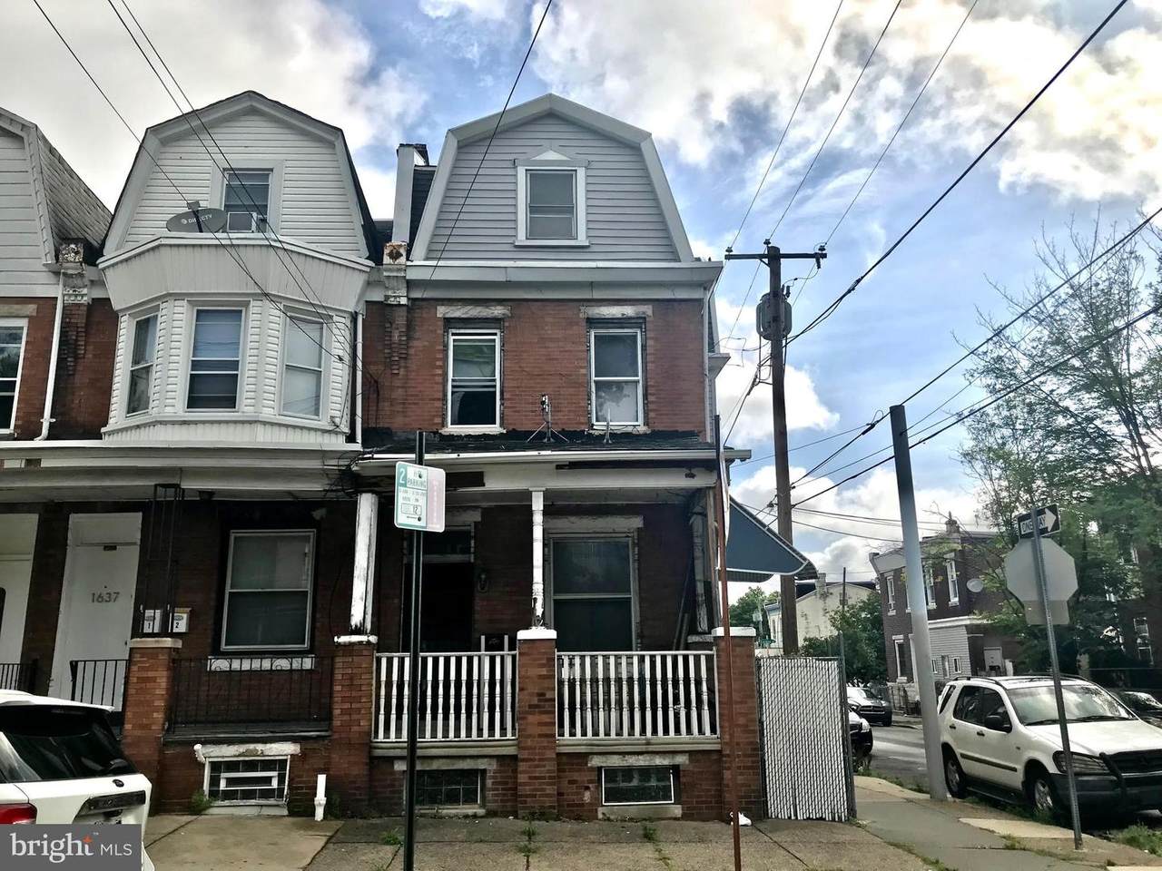 1639 Dyre Street - Photo 1