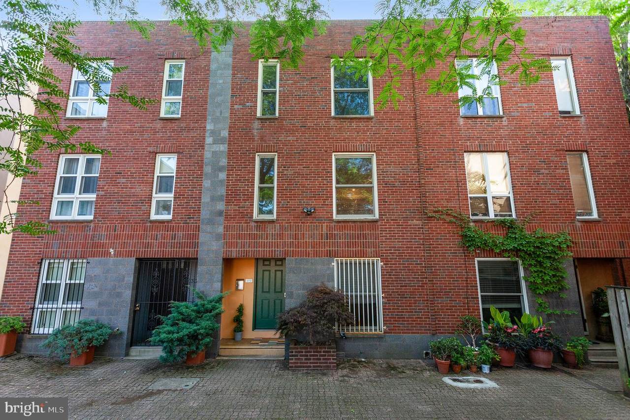 301 Catharine Street - Photo 1