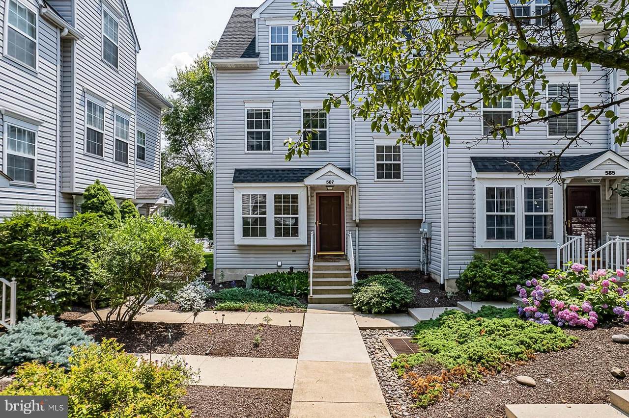 587 Penn Street - Photo 1