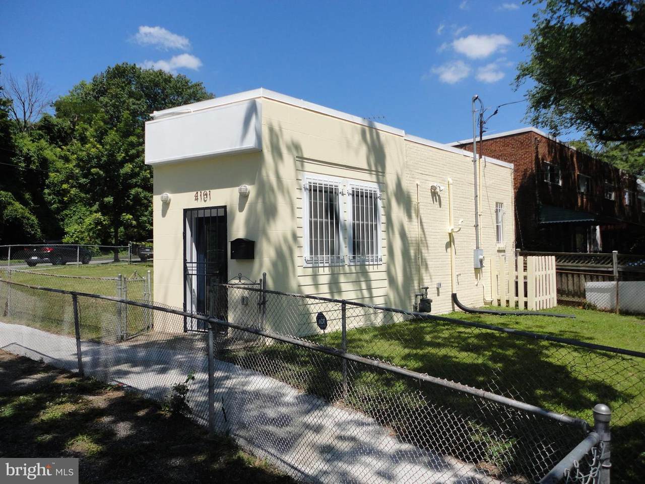 4101 South Dakota Avenue - Photo 1