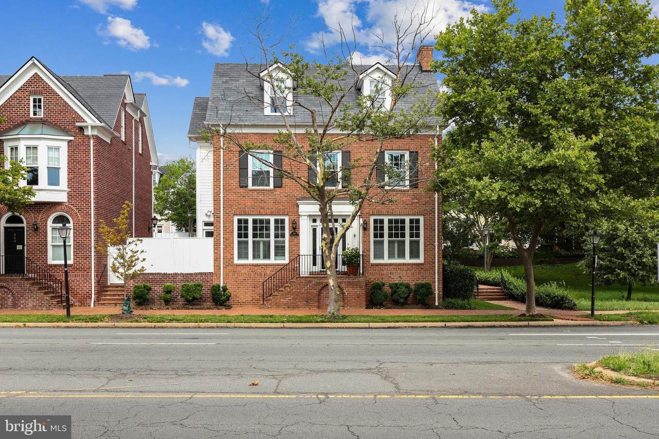 966 Washington Street - Photo 1