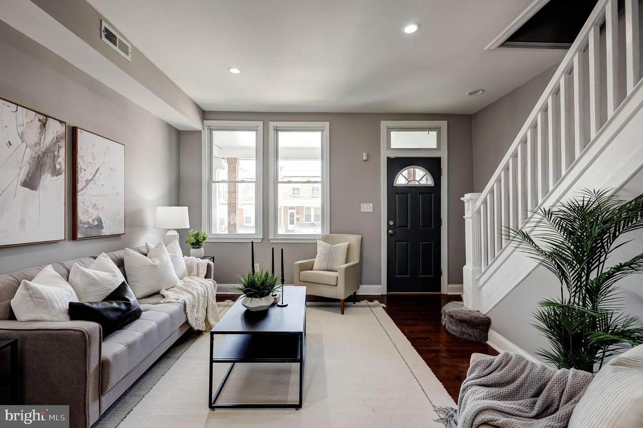 2817 Pelham Avenue - Photo 1
