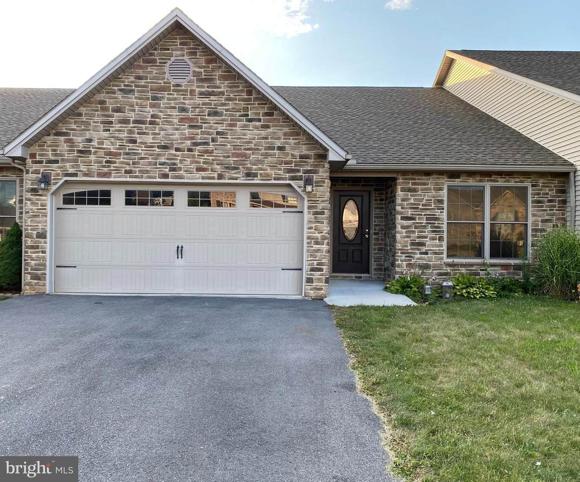 271 Pin Oak Lane - Photo 1