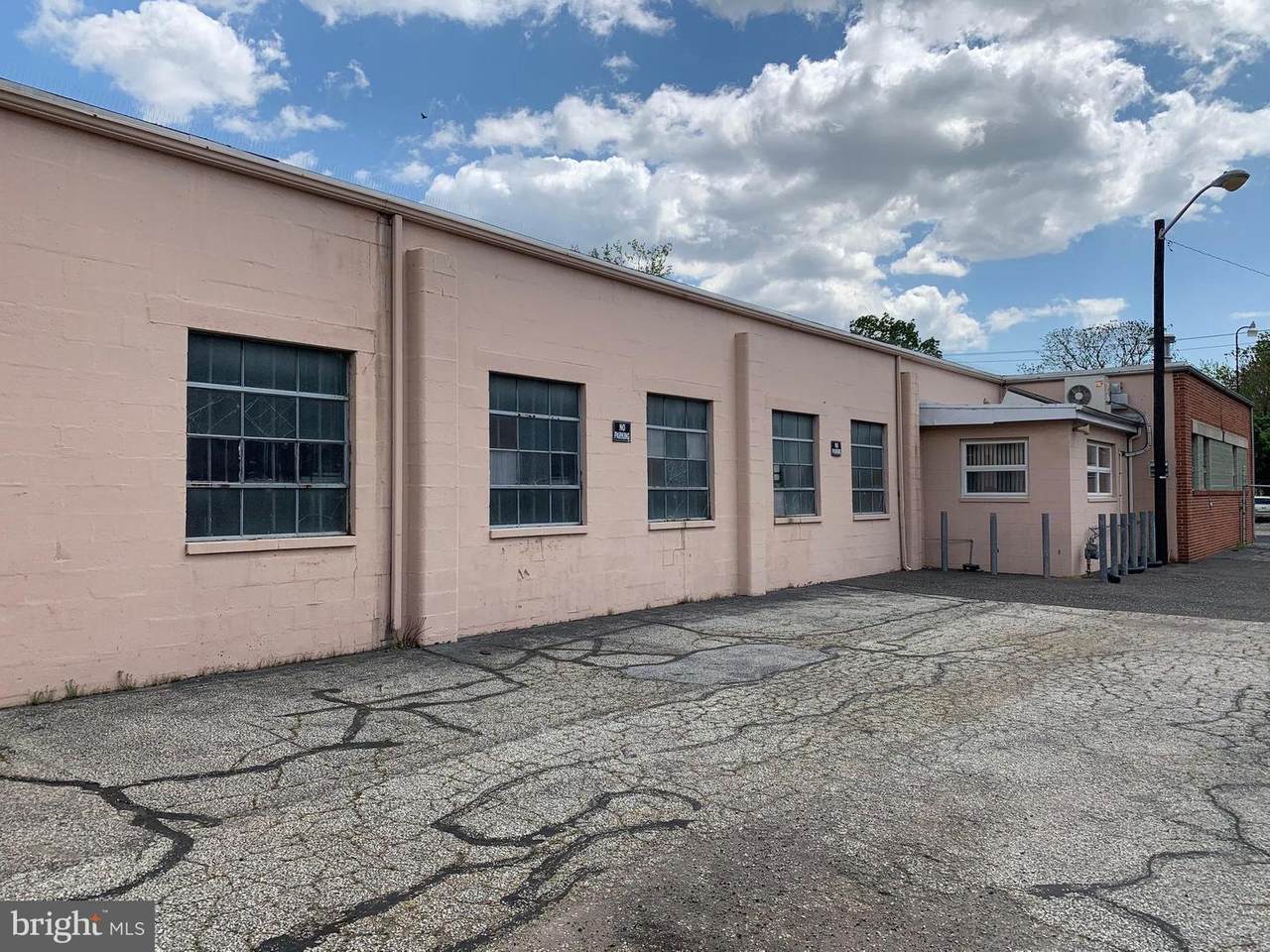 411 6TH Street - Photo 1