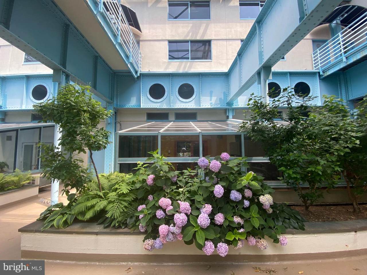 7 Columbus Boulevard - Photo 1