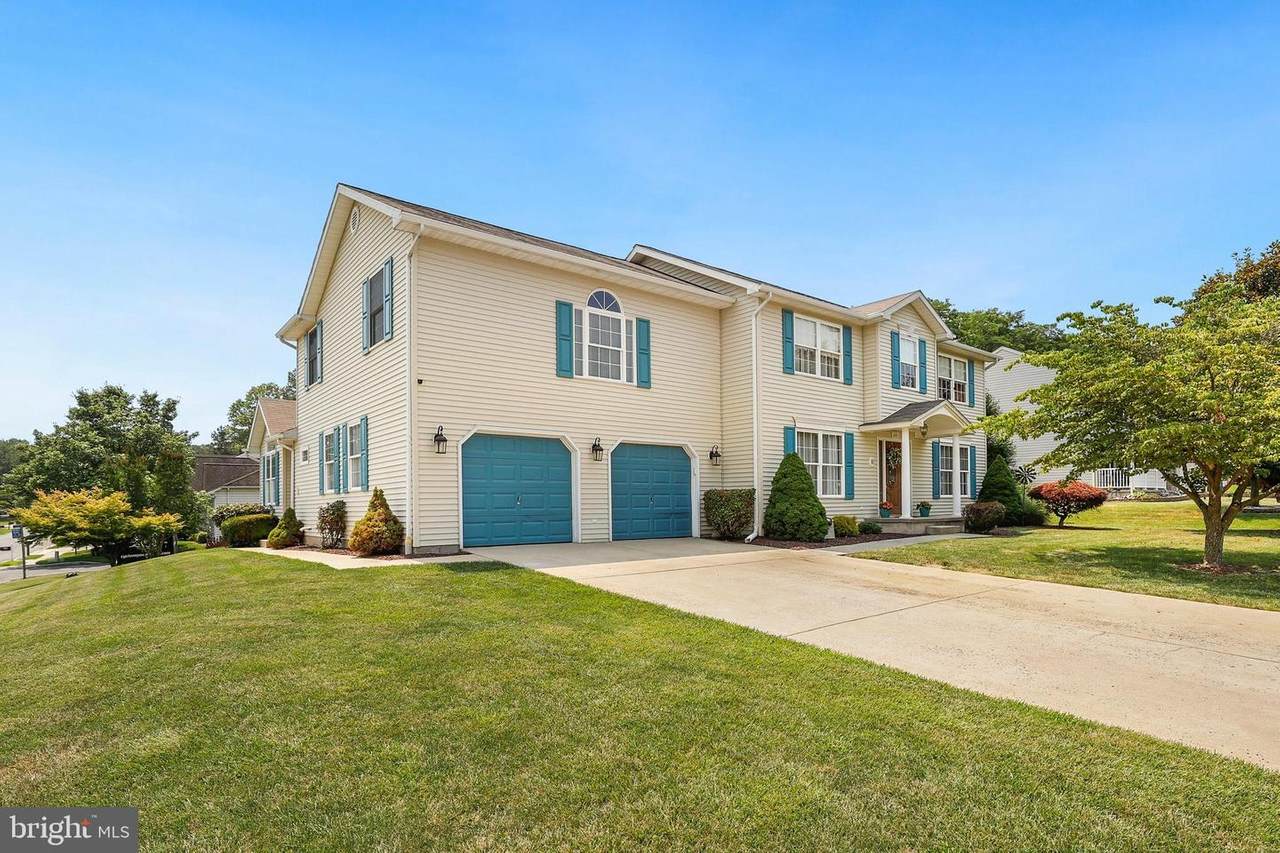 400 Chadsworth Court - Photo 1