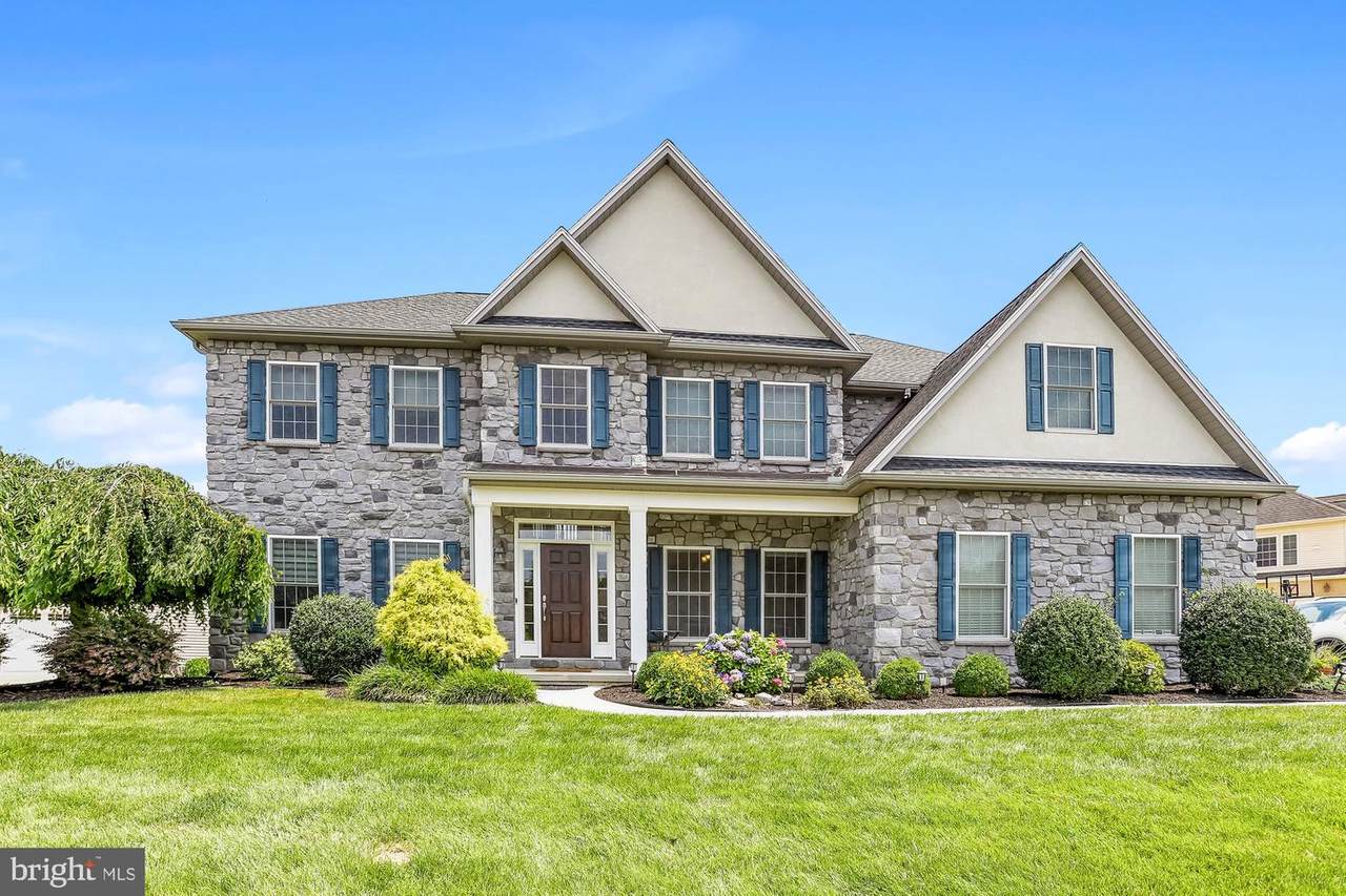 1432 Summit Way - Photo 1