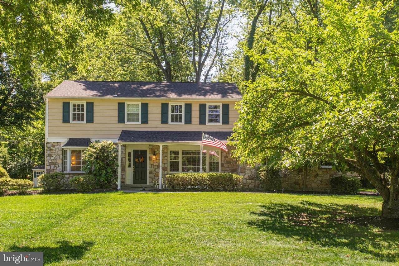 886 Parkwood Road - Photo 1