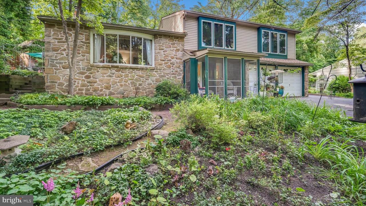 2524 Tulip Lane - Photo 1