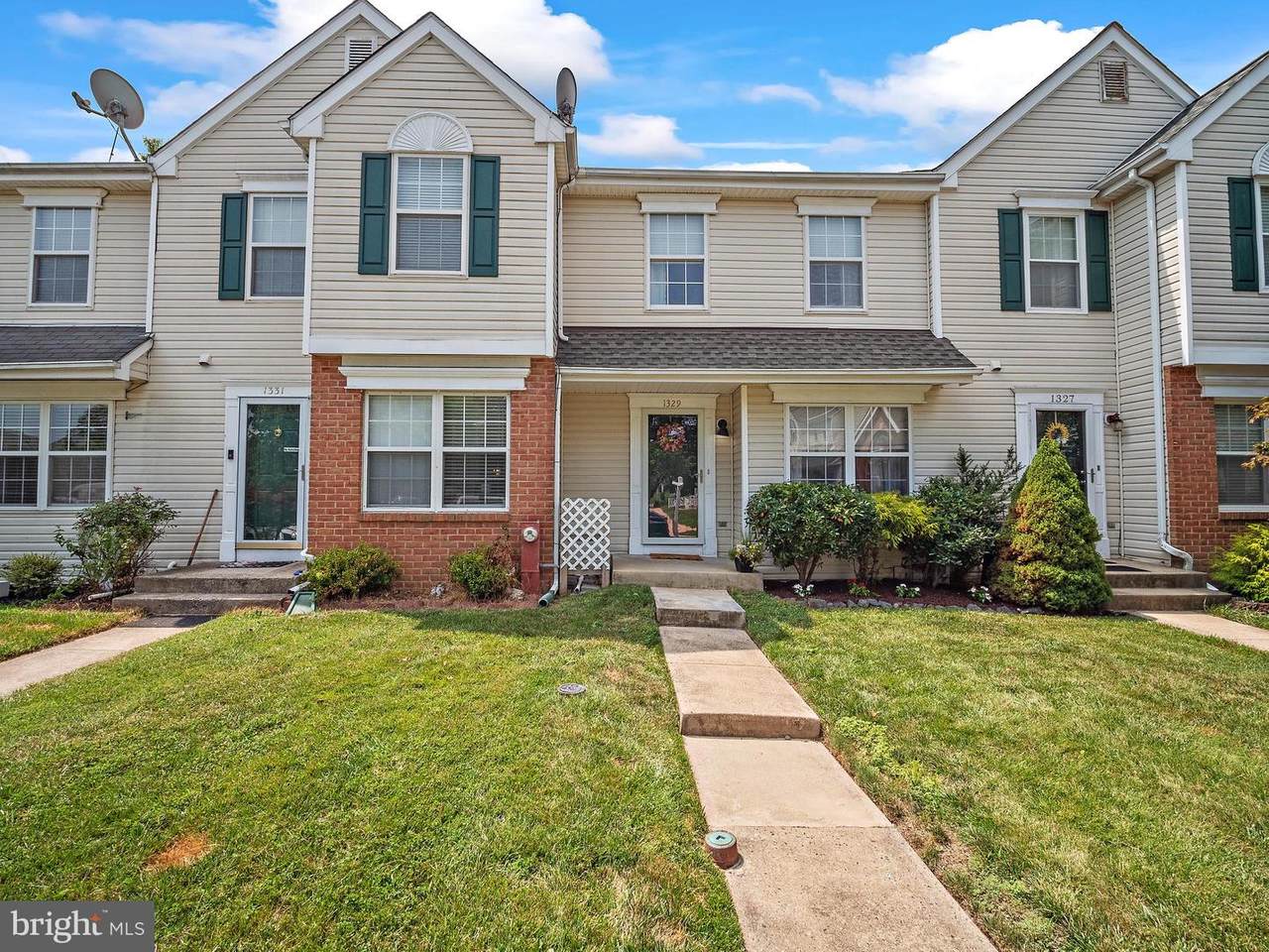 1329 Foxglove Square - Photo 1