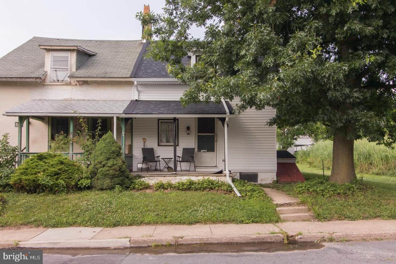 943 6TH Street - Photo 1
