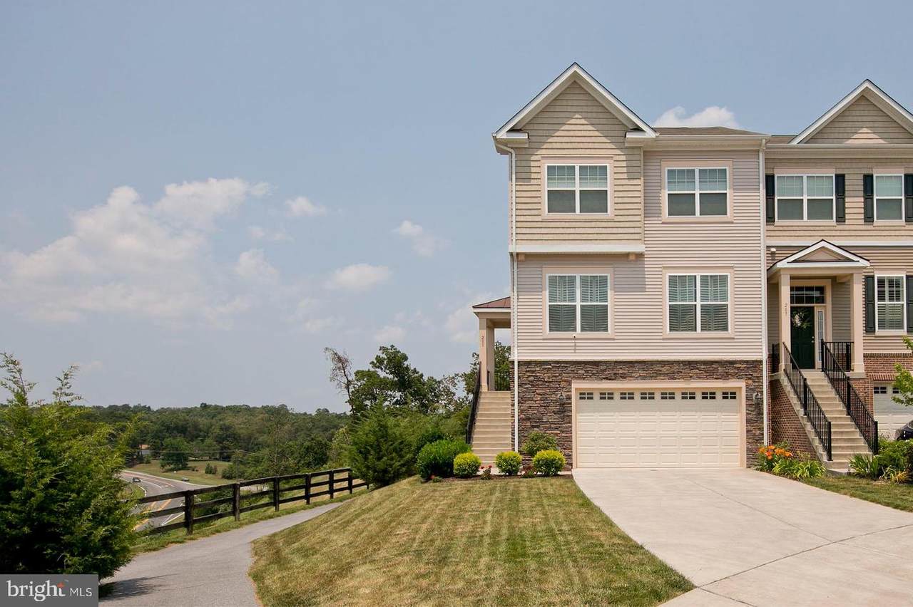 201 Cobble Stone Drive - Photo 1
