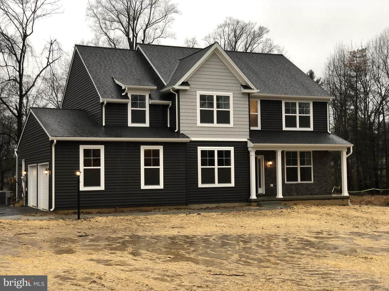 162 Niantic Road - Photo 1